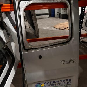 Renault trafic çıkma sağ arka kapı