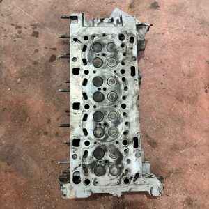 Mercedes C 180 çıkma orijinal silindir kapağı
